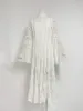 Robes décontractées créatrice de broderie élégante pour femmes Stand Coll Col Collière Patchwork Robe en dentelle Falle Fear