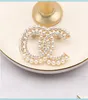 Épingles bijoux de luxe de luxe Des lettres C Lettres avec la créativité de la broche de diamant Personnalité Pearl Crystal Rignestone Korean Simple ST3412064