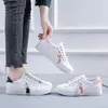 Printemps d'été et d'automne Nouvelles chaussures blanches pour femmes Couleur solide accessoires de glass