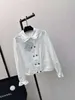 Blouses Shirts Designer merk voor dames Reduced Age Girl Style Doll Neck Shirt met zakken met dubbele borsten, Nagel Bead Bubbel met lange mouwen wit shirt