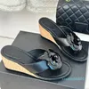 2024 Camellia Flower Pearls Retro Slides Designer Outdoor Deisure Beach Shoe