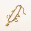 Brand de luxo popular Four Leaf Grass Chain Bracelets Design de moda 18K Bracelete de ouro sênior Antecedentes amantes Mulheres adoram aço inoxidável