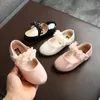 Baby Girl Flower Design Anti-Slip Casual Sneakers Toddler Soft Soft Souded Pu Pu Fashion Walking Chaussures 240422