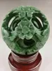 Figurines décoratives chinois Old Green Jade Fengshi Dragon Dragon Hollow Out Ball avec base en bois