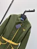 Calça de duas peças femininas Designer Militar de nylon verde de nylon traje de bolso de bloqueio de coloração de bolso emagrecedas respiráveis à prova d'água confortável