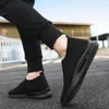 Chaussures décontractées 2024 hommes Light Running Jogging Breathable Men's Sneakers Slip on Loafer Shoe Momens Unisexe Sock Footwear