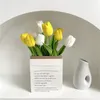 Fiori decorativi in stile tulipa artificiale Dettagli fini colori vibranti colorati plastica per il soggiorno pografia