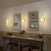 ビーズデザインのモダンな金のクリスタルウォール壁取り付け部 - リビングルーム、ベッドルーム、バスルーム用のエレガントな屋内バニティライトフィクスチャ - スタイリッシュな壁マウントランプ