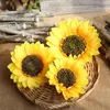 Fleurs décoratives grandes têtes de fleur artificielle de tournesol en soie pour décoration de boîte de mariage à la tête des accessoires de scrapbooking