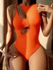 Frauen Badebekleidung Monokini 2024 Hollow One Piece Badeanzug Solid Neckholder Frauen hoher Nackenbadeanzug gepolstert Strandbekleidung Bodysuit