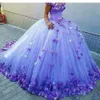 Lilac barato magnífico quinceanera vestidos nuevos vestidos de pelota con flores dulces 16 trenes de barrido fiesta de fiesta de fiesta de talla de talla