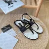 Nieuwe flats sandaal dames schoenen kanaal zomer strandclip teen glijbanen luxe merkontwerper flip-flops gewatteerde ketting bezoeker laten oran toeristen kokkarken schapen geven