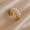Kolczyki z kolczykiem w kształcie litery U Złoty kolor podwójny kółko skrętu Pearl Ear Mankiet Vintage Geometryczne nausznik Fałszywe piercing perel klips