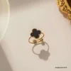 Ehering -Ring -Set Ringe für Frauen Neue vier Blattklee Modedesigner klassische Open Lieben Frauen Clover Muster Ring Neue Edelstahl -Mädchen Ringe Luxusparty L2