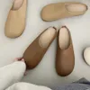 Kadın bayanlar için yakın ayak parmakları moda 2024 yaz loafers kadın loafers kapalı açık ayakkabı sandaletleri yeni ten rengi scuffs trend trendi brown