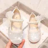 Barn mode flickor Mary Janes för festbröllop visar sidobåge pärlor eleganta prinsessa skor chic barn skor non-halk 240422