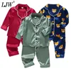 LJW Childrens Pajamas набор детского костюма детская одежда для мальчиков для мальчиков девочки шелковые шелковые атласные атласные брюки, установленные домашние ношения детей, пижама 240424