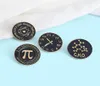 Matemática PI PI Químico Equação Símbolo Pinos Broche 4PCSSET Funny Gold Bated Broches de esmalte redondo de liga redonda para homens Fashio8286743