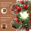 Decoratieve bloemen Kerstbesse familie krans met kunstmatige bessen groen Jezus Christus hangende slinger Xmas front veranda deur