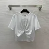T-shirt Designer femminile 2024 Nuova maglietta Nuova Shining Hot Diamond Round MEDUSA Modello Pin contorto perdita di pancia di pancia Short E8LQ