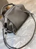 Bag Factory Vente directe Double Zipper Rivets British Boston Cowhide Leather Femmes Handbag Hands Classic Tote Lady Sacs