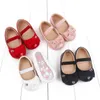 Sandalet Bebek Ayakkabı Sevimli Yay Yumuşak Pu Mary Jane Ayakkabı Anti Slip Sole Bahar/Yaz Sandalet 0-6-12m Bebek Kızlar 2023L240429