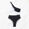 Swimwear femminile bianco Bianco Bianco One Piece Swimsuit Femmina 2024 spalla Donne che si battono da bagno Summer Beach Wear Bather Monokini tagliato fuori