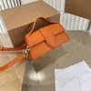 Frauen Designer Mini -Umhängetasche Le Grand Bambino Cross Body Geldbörse Luxus -Tasche Kupplungsgurtklappe Taschen Leder mehrfarbige Mode Handtasche Schwarz Orange Pin Iqhz