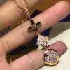 V Brand Luxury Classic Clover Designer Pendant Neckor Geometry 18K Gold Elegant Bling Diamond Shine Crystal Necklace Jewelry Birthday Valentines Day Gift
