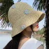 Brede rand hoeden emmer hoeden Korean Sweet STR Flower CS For Women 2024 Boheemian Summer Travel Sunscreen veelzijdige show Face Little Japan schattige emmer hoed J240429