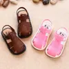 Sandali scarpe per bambini estivi per bambini appena chiusi sandals sola sola anti -slip first step walker baby color thollo show beach shoesl240429