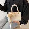 Schoudertassen bedrukt bovenaf voor vrouwen pure kleur met sjaals klep lederen messenger tas dames eenvoudige witte handtassen