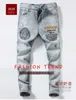 メンズジーンズデザイナーサマーシンライトグレージーンズメンズ刺繍シンプルなスリムフィット弾性スモールストレートパンツxol4
