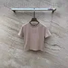 女性のTシャツデザイナーブランドMファミリー2024深センスプリング新しい多用途の文字刺繍ショートTシャツの女性用QNI1