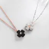 Collier Swarovski Designer Femmes Pendre de mode de luxe de qualité Original Black and White Double face portant Collier Collier Élément Collier Collier Chaîne