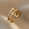 Bandringar lyxguld Pearl Zircon Ring lämplig för kvinnor Simple Hollow Heart-Shaped Cross Opening Combined Elegant Jewelry Gift Wedding Parties Q240429