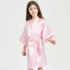 Handdoeken gewaden 3-13 jaar jongens en meisjes badkamer roze satijnen zijden kinderpyjama's kinderkinderen kimono badhanddoeken bruiloft spa feest verjaardagl2404