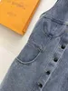 Abiti casual designer elegante e fresco con colori contrastanti una singola catena del petto e una cintura un abito di denim senza maniche moderno e alla moda