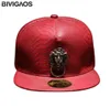 Новая металлическая скульптура Lion Head Snapback Hats Smakescoing Кожаная хип -хоп бейсболки в стиле стиля для мужчин Black Red 2010239685787