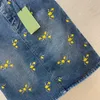 Designer de saias 24 anos de 24 anos/verão Pequeno flor amarela de decoração bordada na cintura alta saia de jeans casual versátil