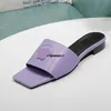 Designer Slippers Beach Women Summer en cuir sincère Sandales plates Foam Runner plus-taille 12
