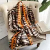 180*90cm Designer de marca Silk Senkf feminina Feminina Bandana Shawls Long envolve lenços de pescoço de inverno Pashmina Lady Hijab Luxury 240425
