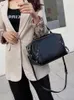 Bag Factory Vente directe Double Zipper Rivets British Boston Cowhide Leather Femmes Handbag Hands Classic Tote Lady Sacs