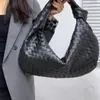 Sac de créateur sac de luxe Sac à bandoulière Cowhide Vache en cuir authentique en cuir simple fermeture à glissière ouverte sac de créateur sac de haute qualité sac de grande capacité paquet