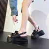 2024 Summer Women Sandal Wedge Sapatos de salto alto Plataforma Sliddes Designers chinelos de cunha sandálias Strapges Sapatos de sapatos e strass