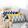 Poduszka geometryczna fala fala kępka 30 cm biała żółta szara niebieska bawełniana lniana pluszowa hafty haftowe dekoracyjne