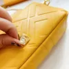 1 1 Дизайнерская сумка классическая вышивка с лопастью сцепление с сцеплением с клатчкой для женской кожа ровная сумка для конверт. Мужская сумочка