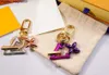 itinéraire Kelechain Women V Letters Designers Keychain portefeuille Top Llavero Car Key Chain Men Boucle Bijoux Fleur Keychains Couches avec boîte avec boîte