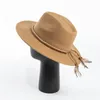 Berets USPOP Dames Fashion brim Fedora Hat Retro British Rope en Feather Decoration Warm Wool Jazz voor de herfst Winter