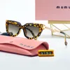 Moda Mulher Mulher Sunglasses MUI MUI Designer de luxo feminino óculos de sol oval olho de olho lady Sonnenbrille Marca polarize homem óculos de sol foto de rua 10a tais